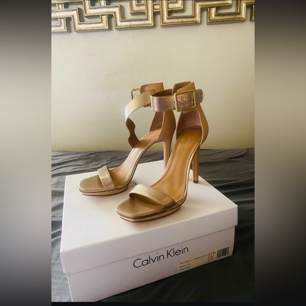 Calvin Klein heels 8 1/2 like new